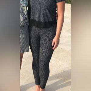 Lulu Lemon Leggings - Size 6 - *comes with matching top - see other listing*